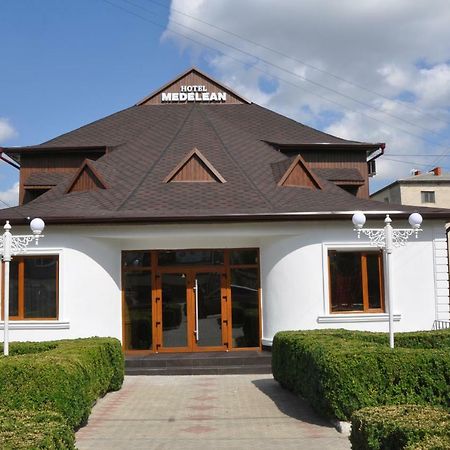 Medelean Hotel Comrat Kültér fotó