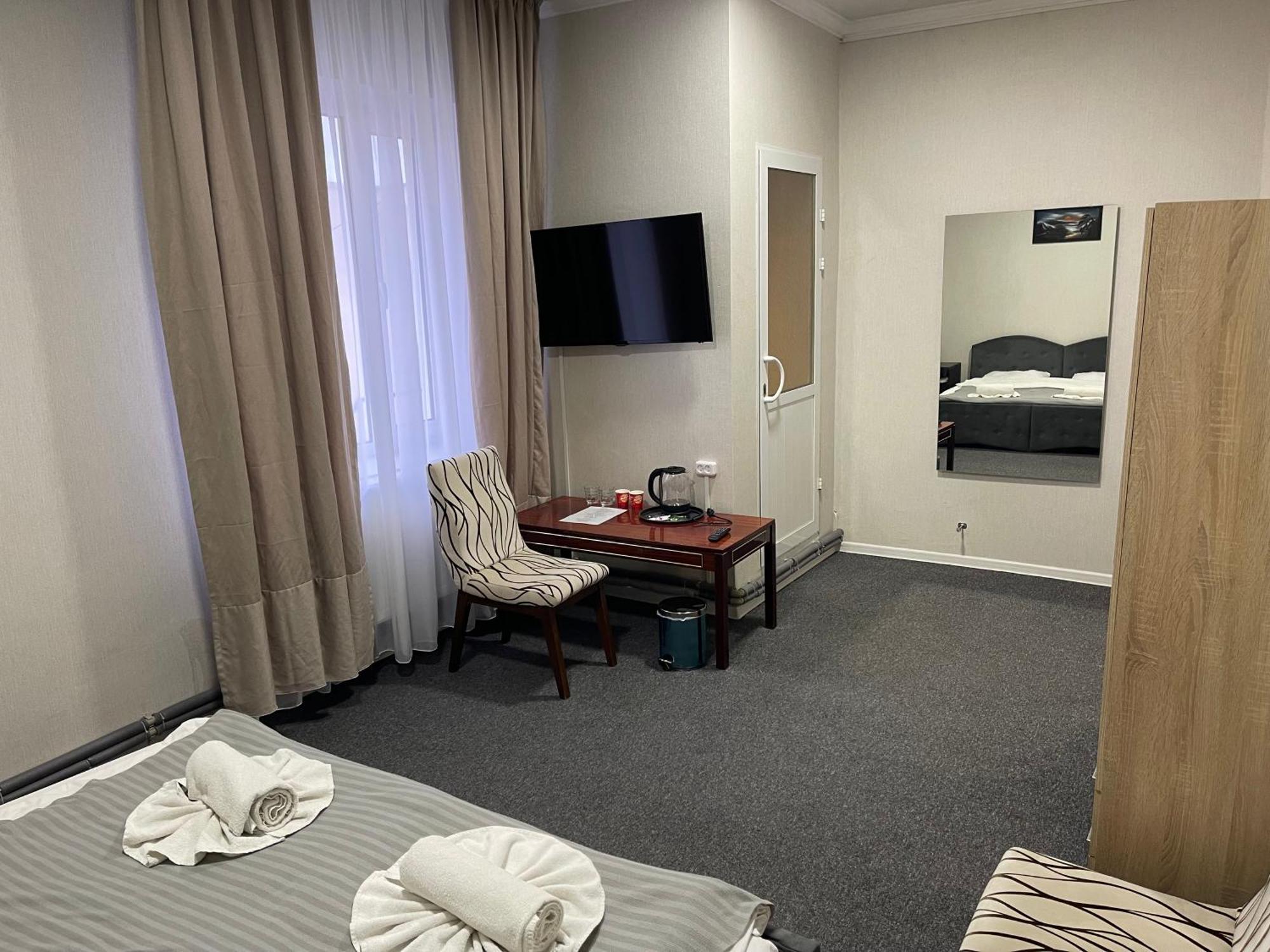 Medelean Hotel Comrat Kültér fotó