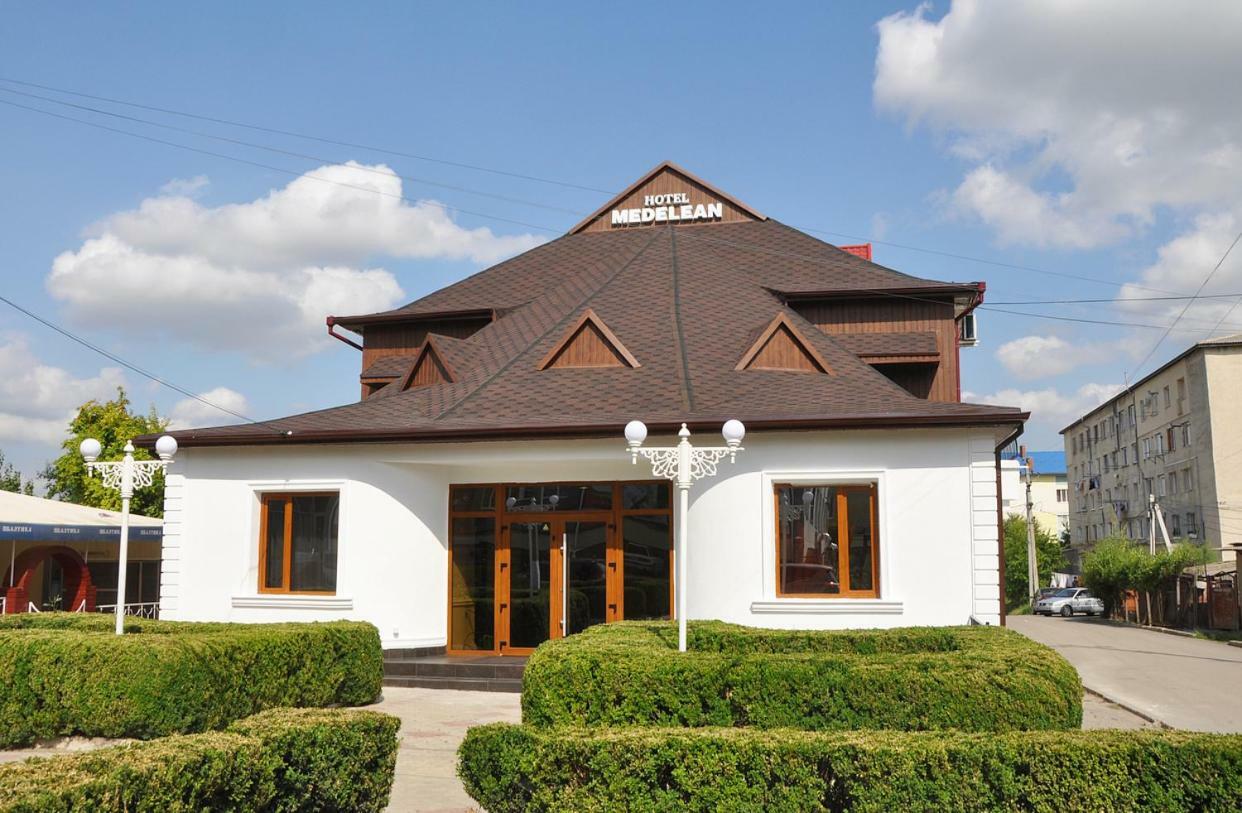 Medelean Hotel Comrat Kültér fotó