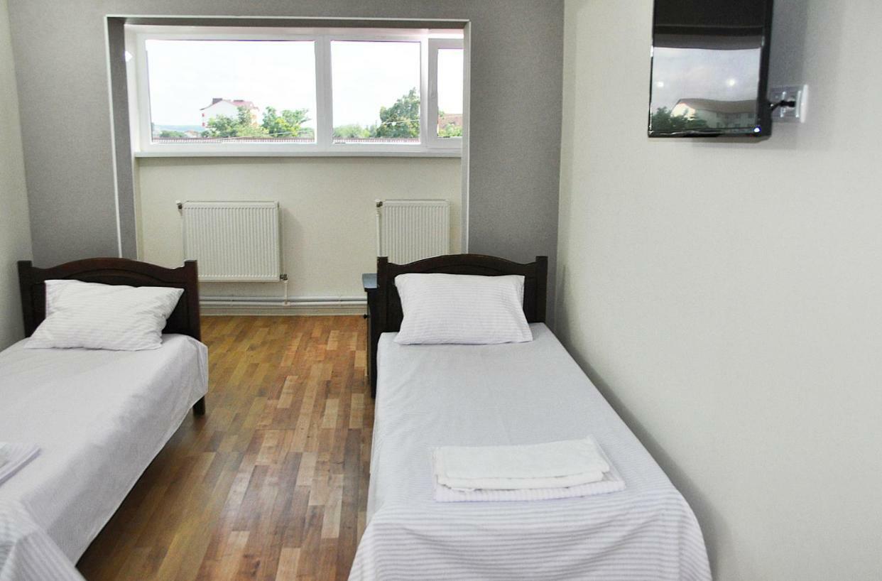 Medelean Hotel Comrat Kültér fotó
