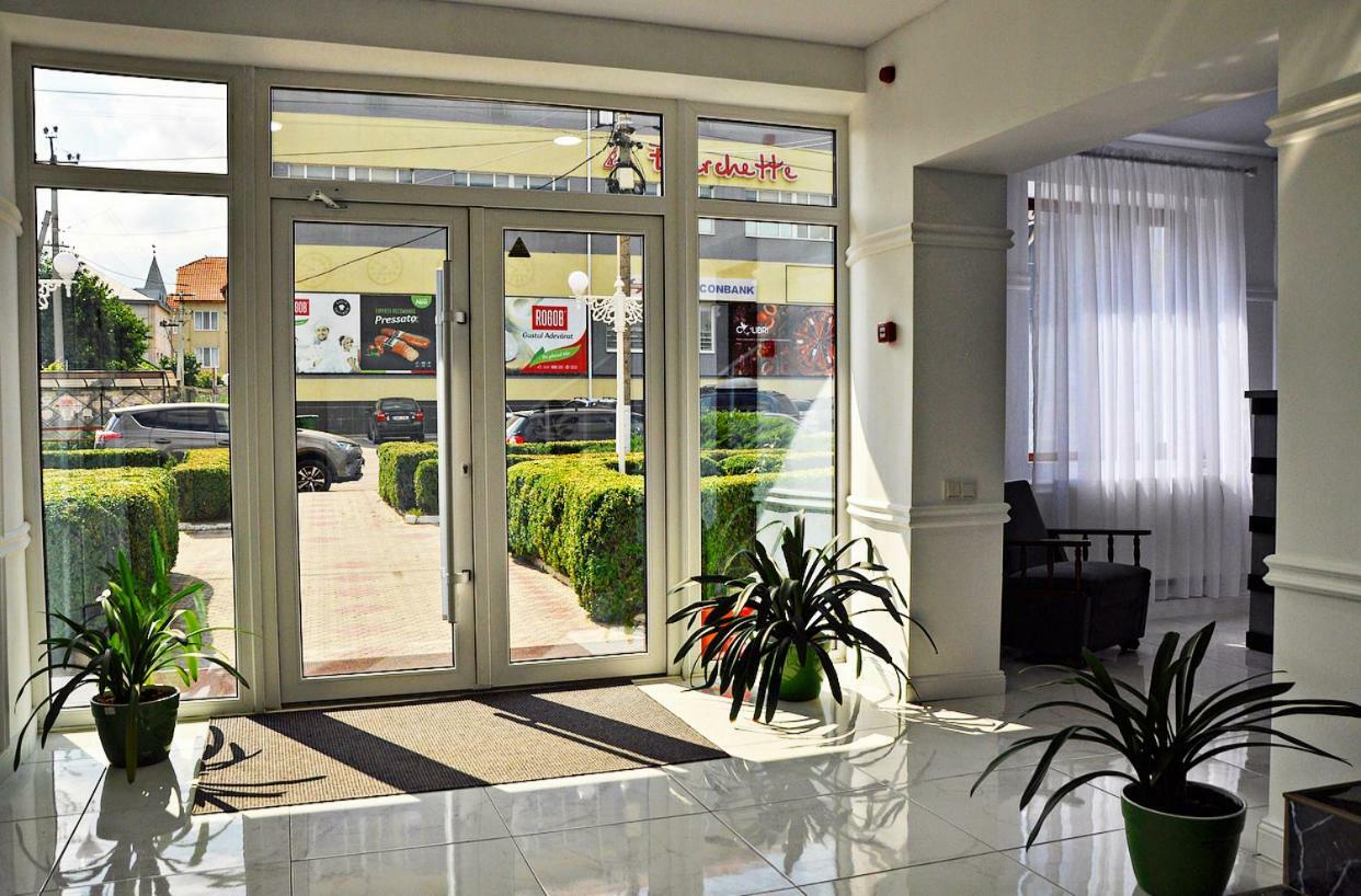 Medelean Hotel Comrat Kültér fotó