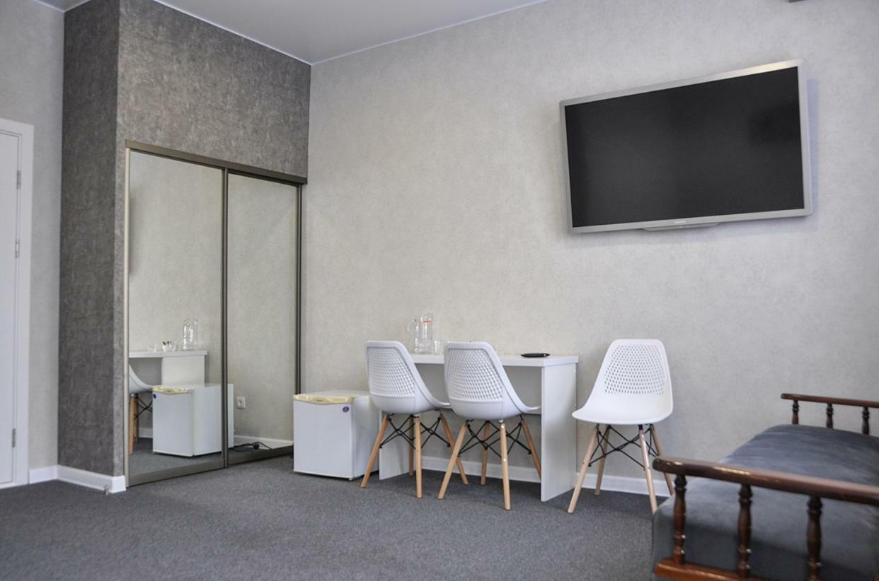 Medelean Hotel Comrat Kültér fotó