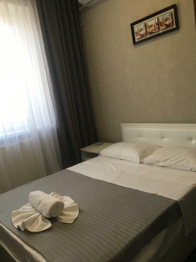 Medelean Hotel Comrat Kültér fotó