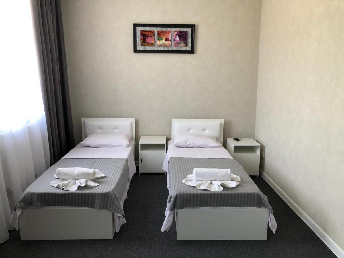 Medelean Hotel Comrat Kültér fotó