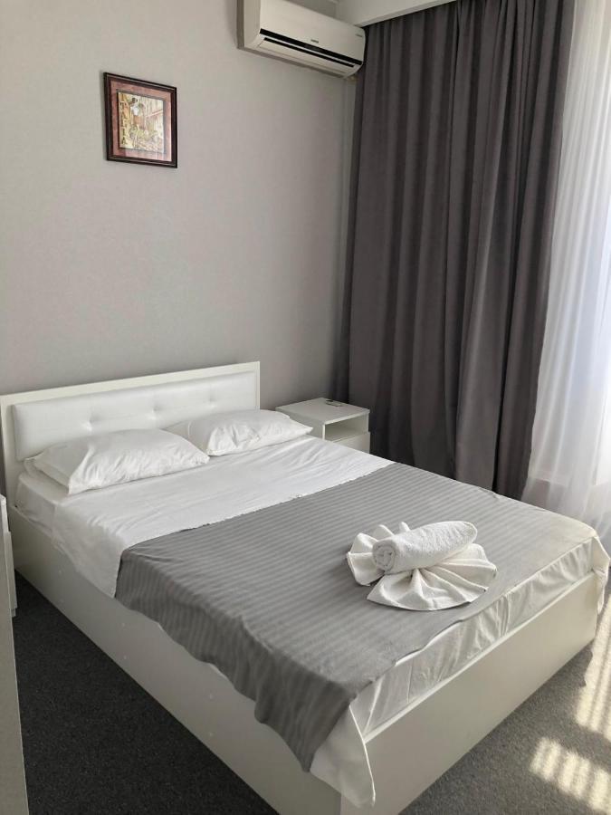 Medelean Hotel Comrat Kültér fotó