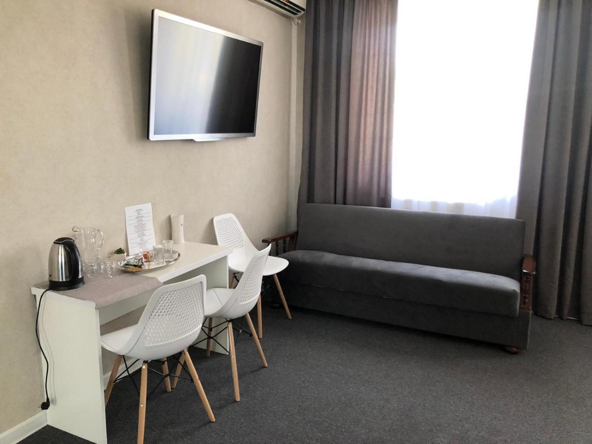 Medelean Hotel Comrat Kültér fotó